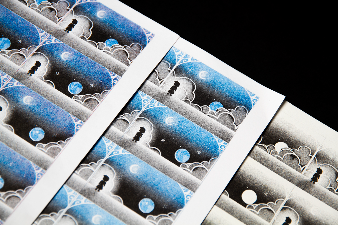image de planche avec plusieurs rectangles qui représentent une scène animée, ciel dégradé bleu noir